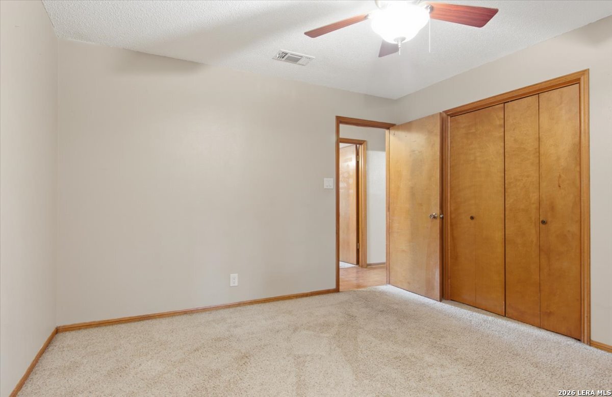 117 Oak Fields Dr, Floresville, TX 78114