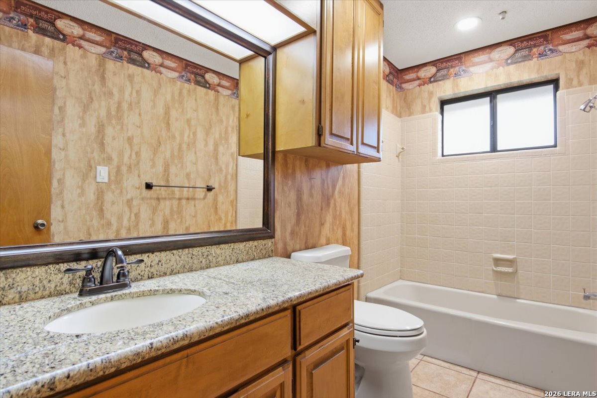 117 Oak Fields Dr, Floresville, TX 78114