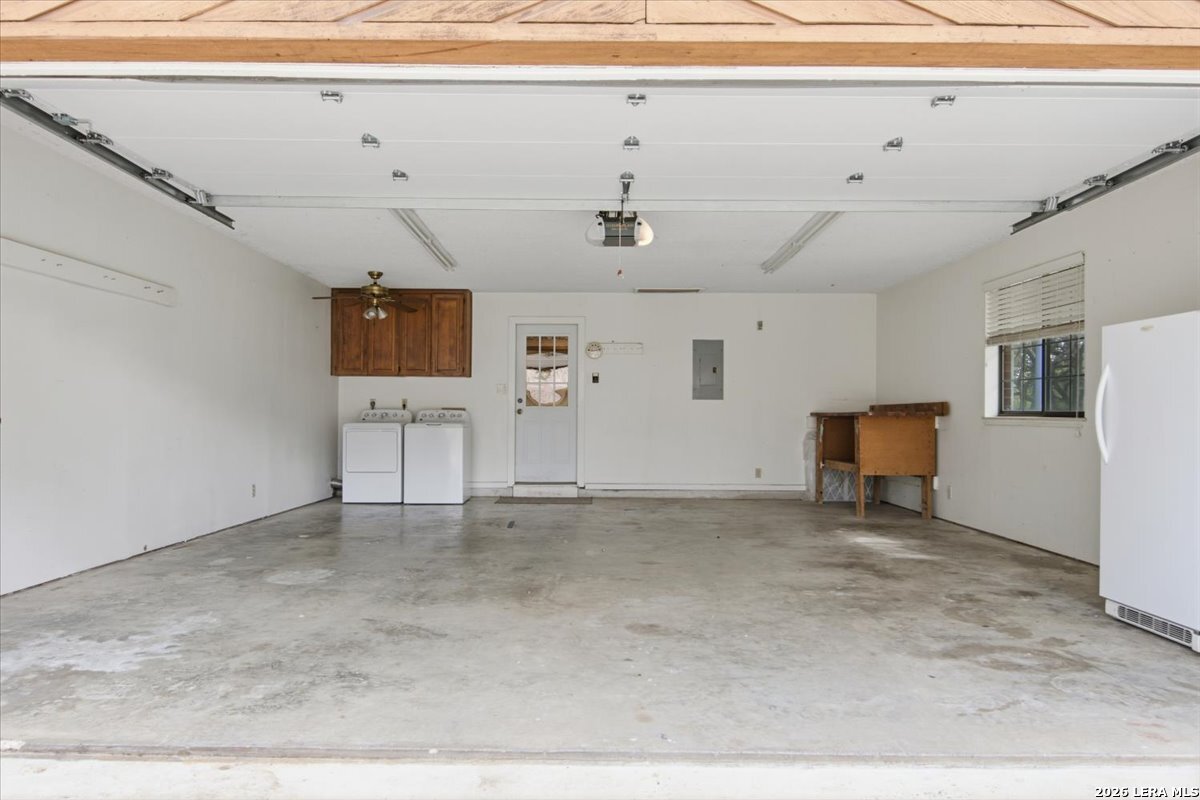 117 Oak Fields Dr, Floresville, TX 78114