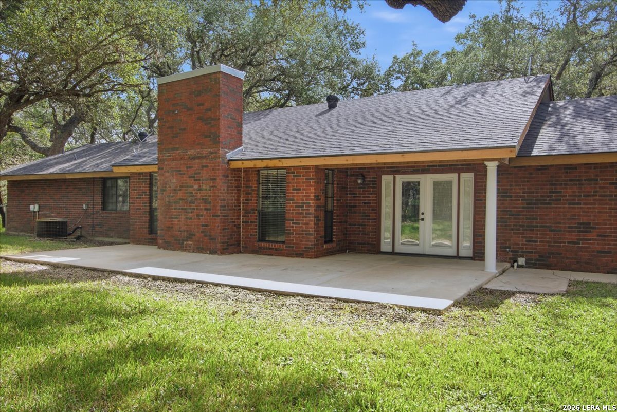 117 Oak Fields Dr, Floresville, TX 78114