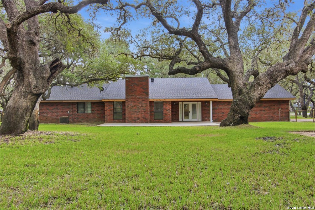 117 Oak Fields Dr, Floresville, TX 78114