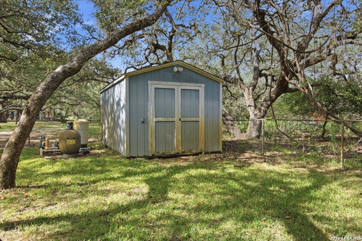 117 Oak Fields Dr, Floresville, TX 78114
