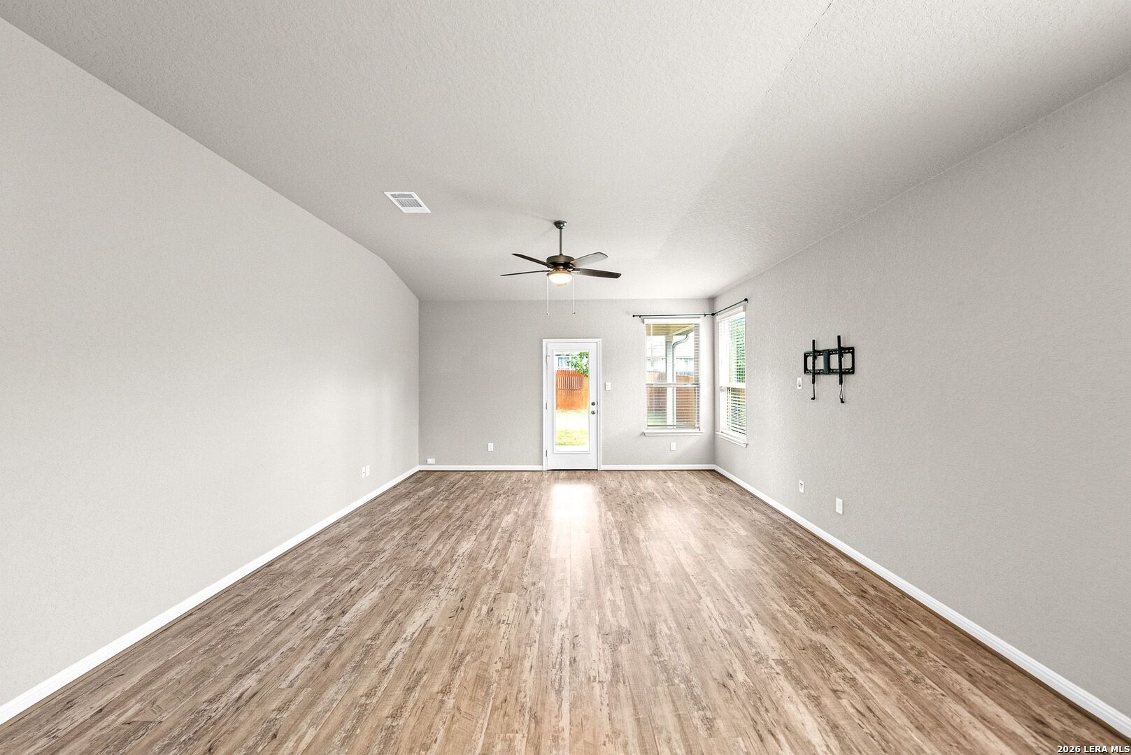 11563 Lightning Way, San Antonio, TX 78245