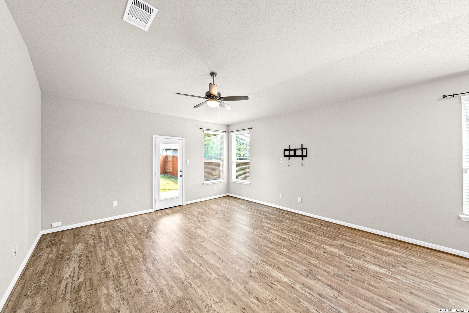 11563 Lightning Way, San Antonio, TX 78245