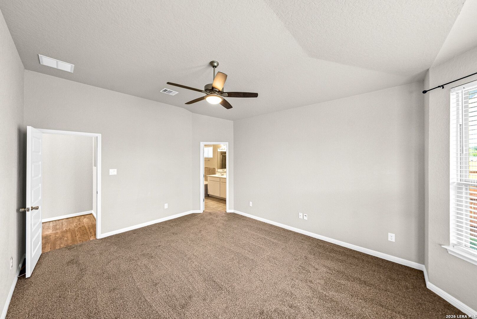 11563 Lightning Way, San Antonio, TX 78245