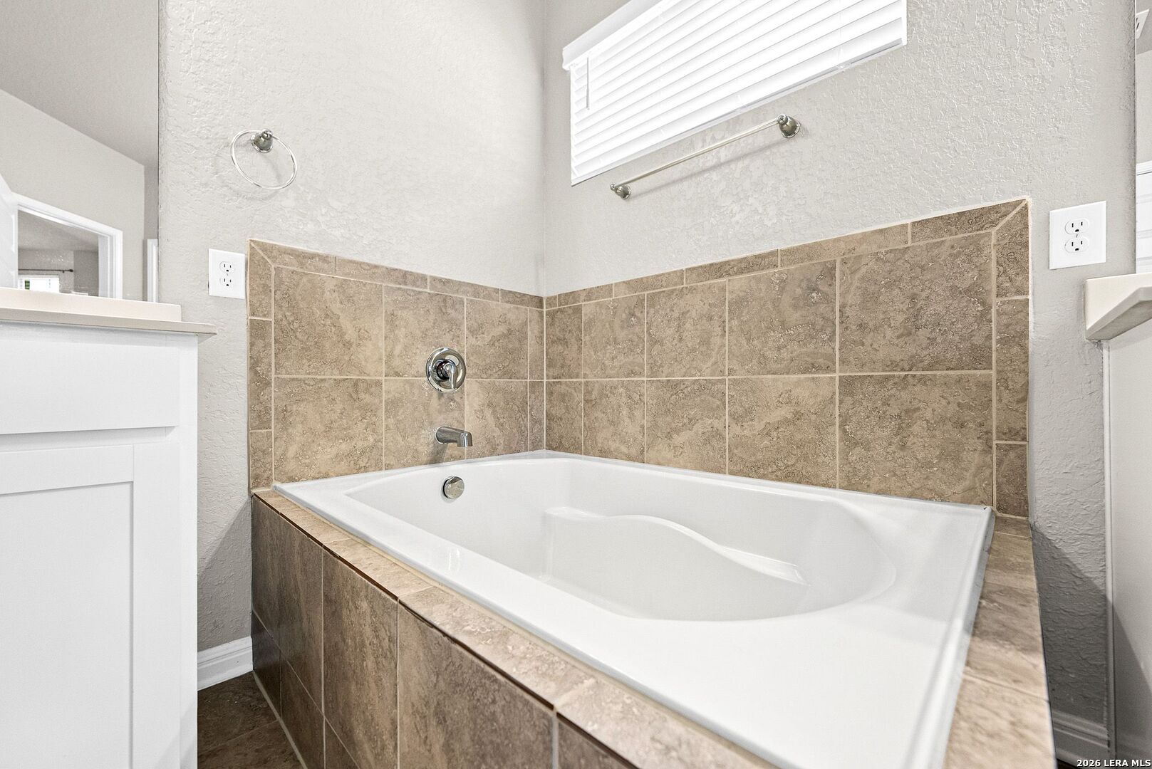 11563 Lightning Way, San Antonio, TX 78245