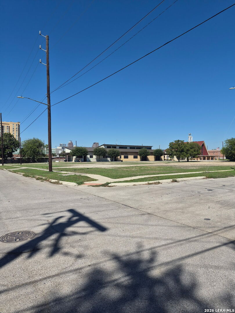 208 N MESQUITE ST, San Antonio, TX 78202