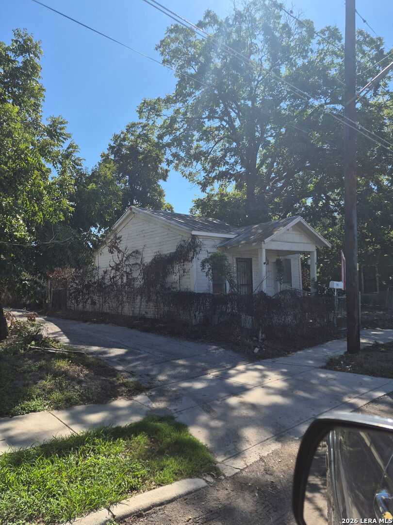 208 N MESQUITE ST, San Antonio, TX 78202