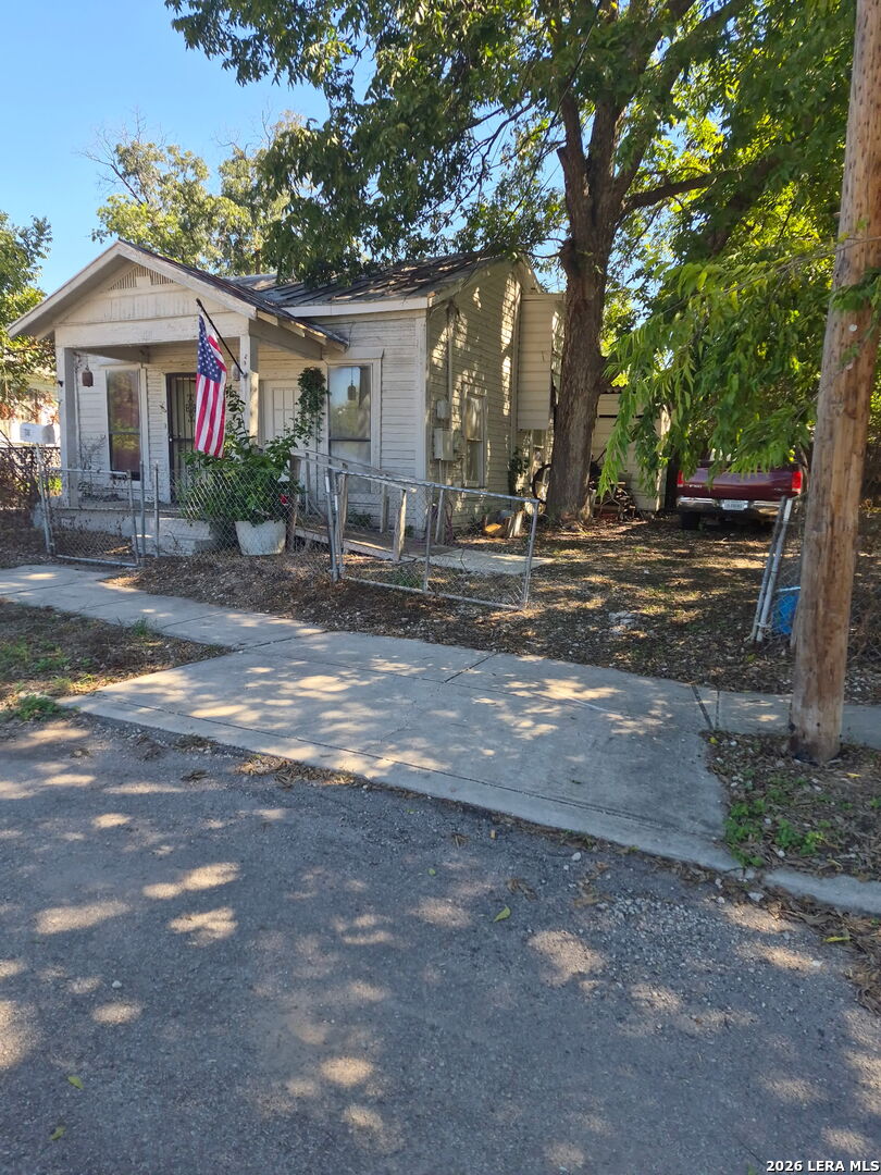 208 N MESQUITE ST, San Antonio, TX 78202