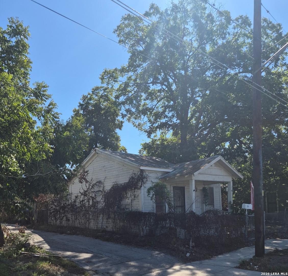Property photo for 208 N MESQUITE ST, San Antonio, TX