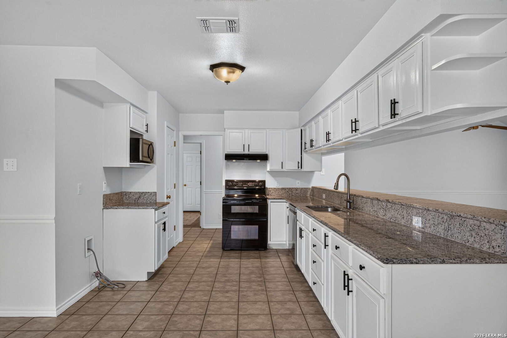 1704 STRAIT LN, Pleasanton, TX 78064