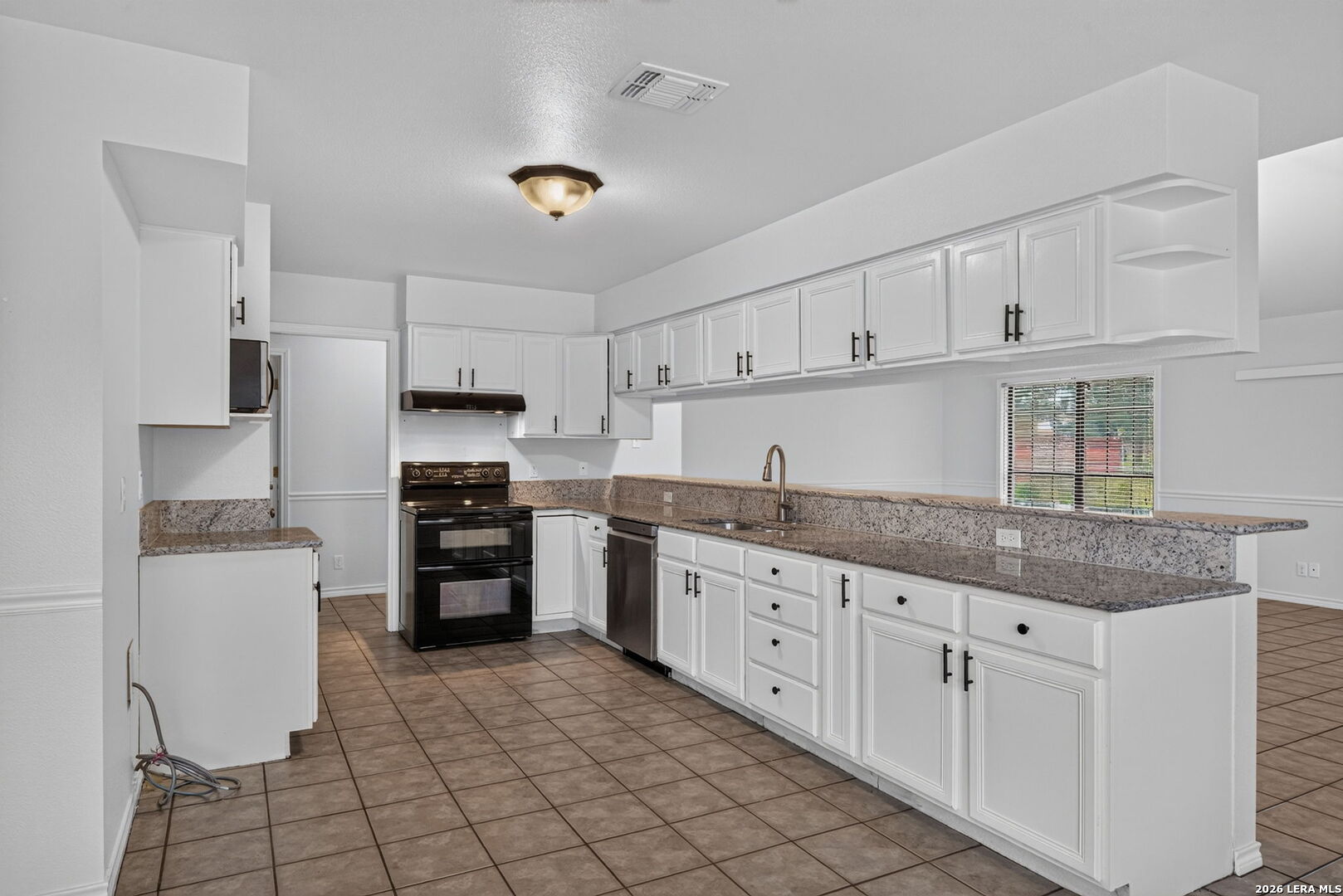 1704 STRAIT LN, Pleasanton, TX 78064