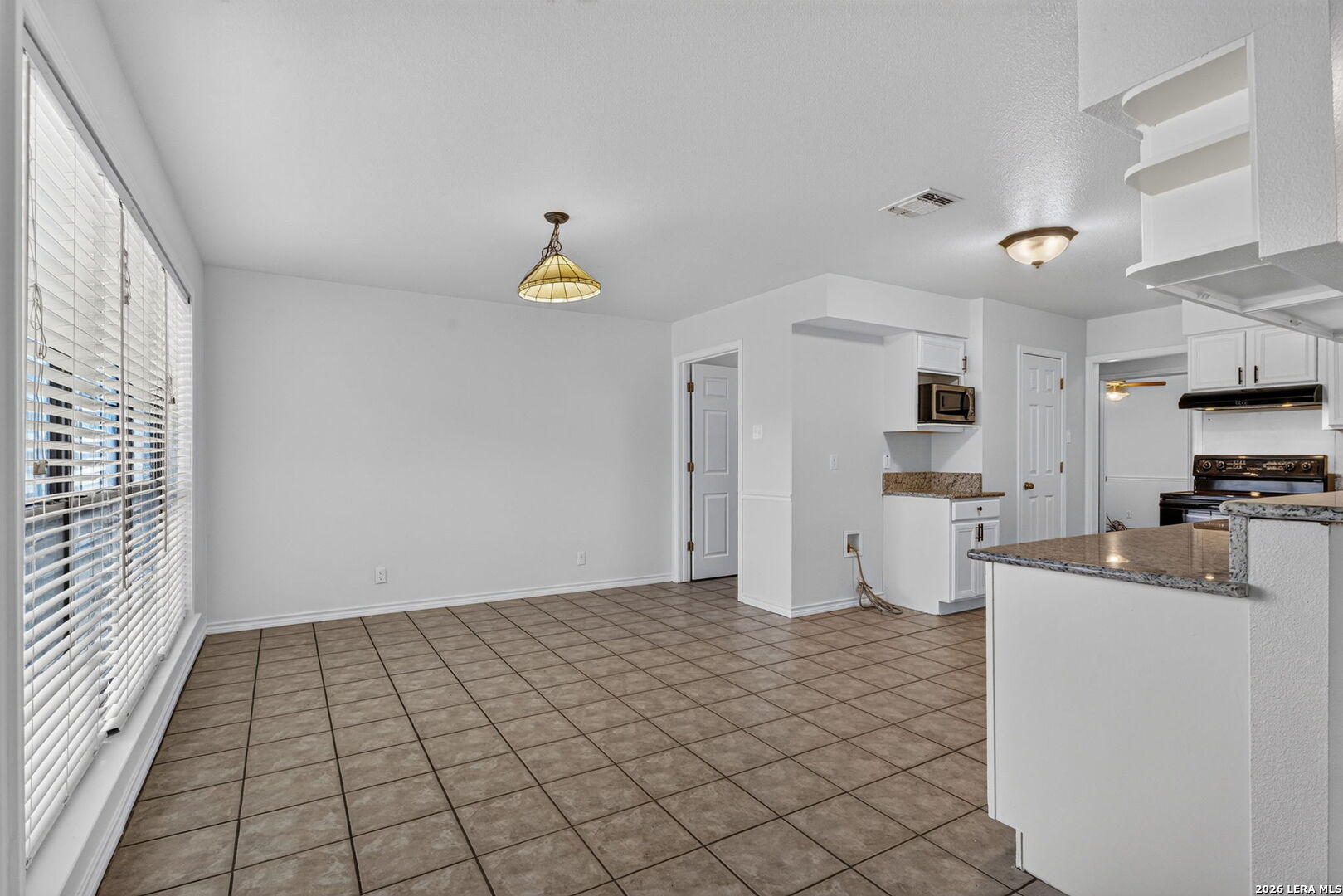 1704 STRAIT LN, Pleasanton, TX 78064