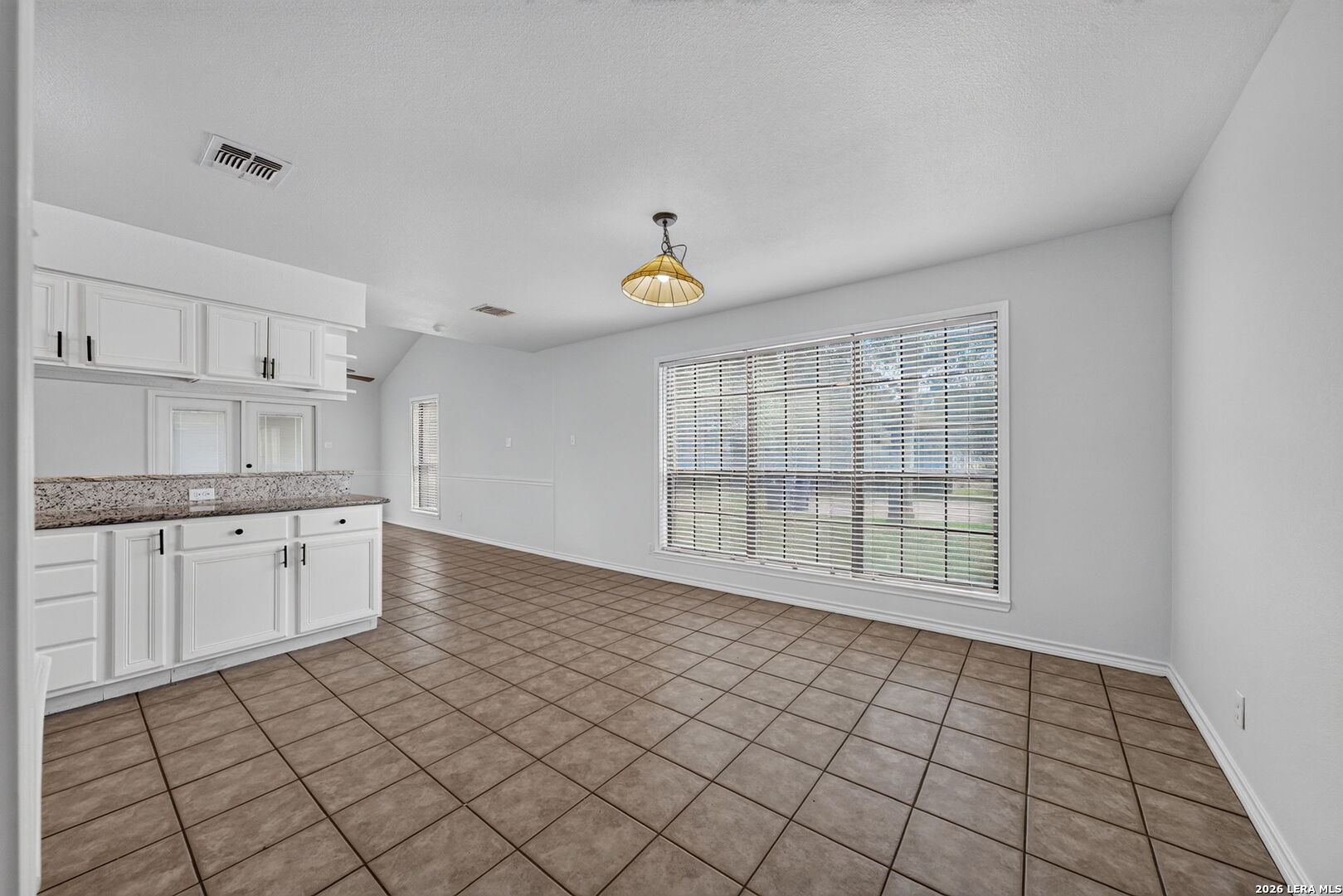 1704 STRAIT LN, Pleasanton, TX 78064