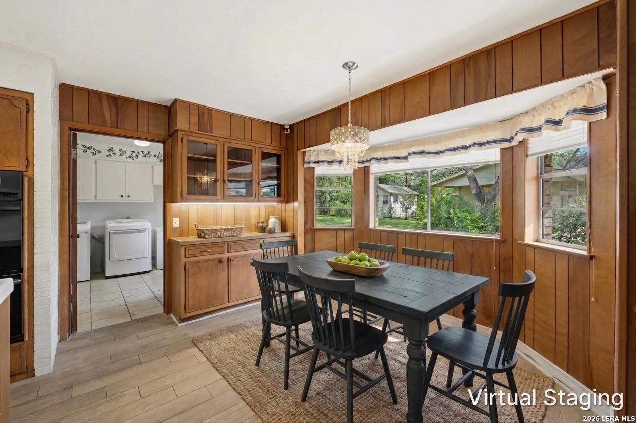 Eat-In Kitchen
