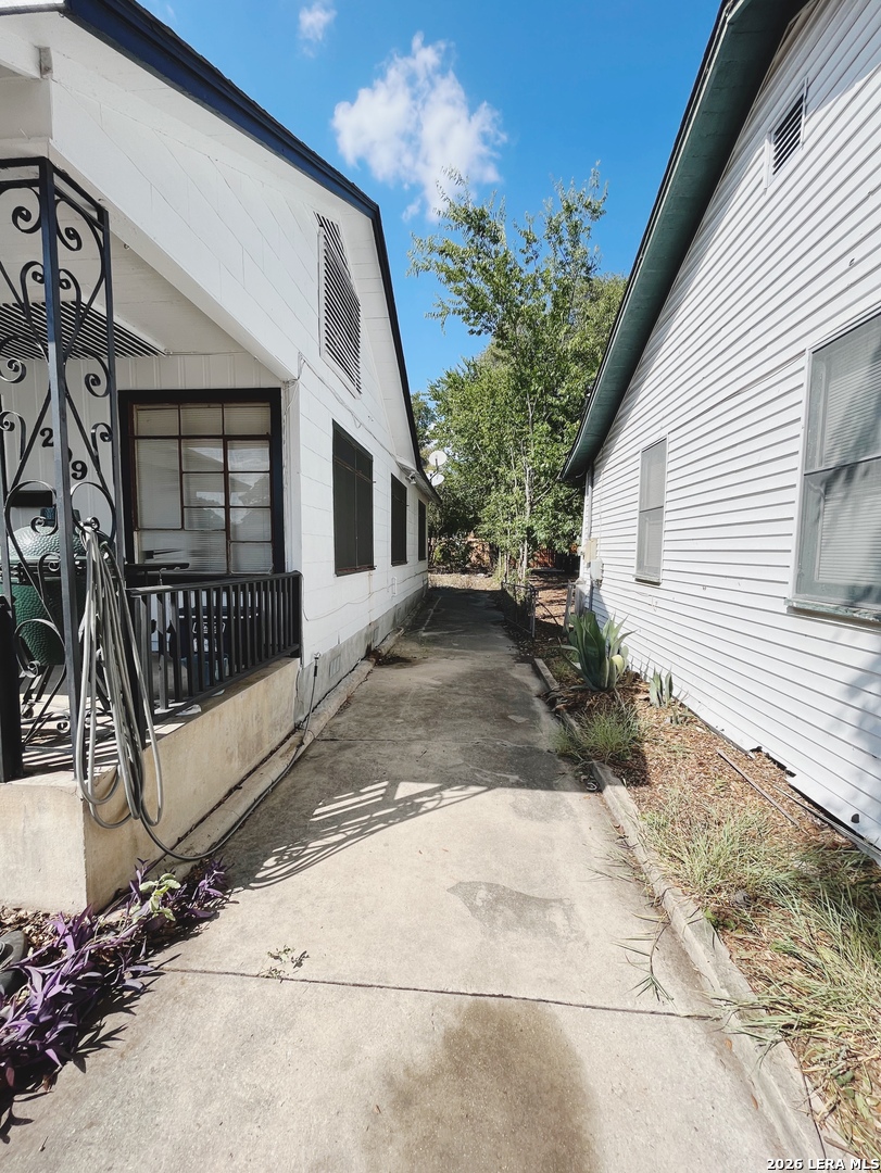 209-211 Shadwell Dr, San Antonio, TX 78228
