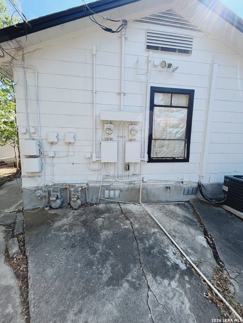 209-211 Shadwell Dr, San Antonio, TX 78228