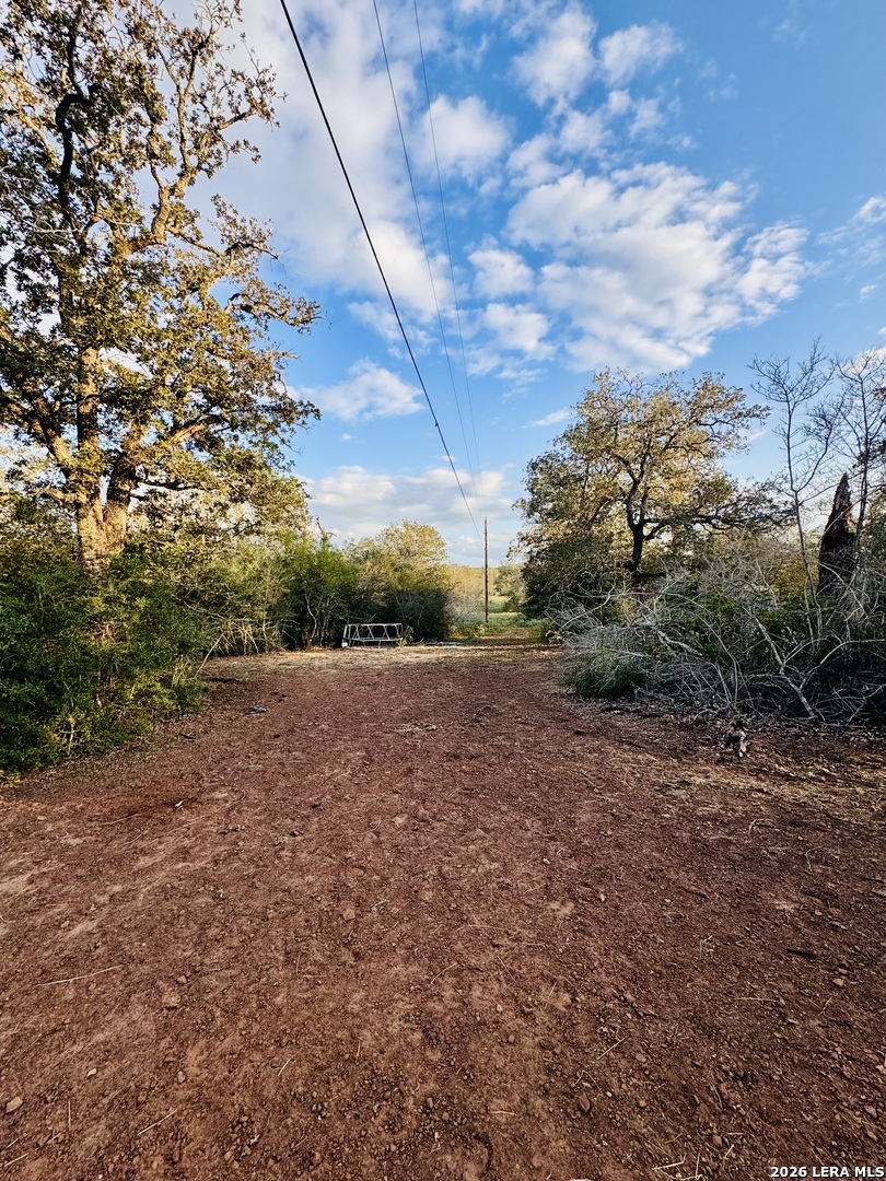 1410 W County Road 109, Leesville, TX 78122