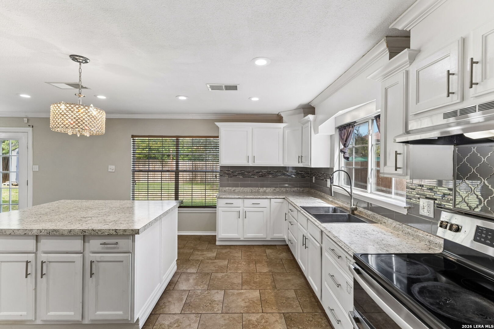 9011 Via Hermosa, San Antonio, TX 78245