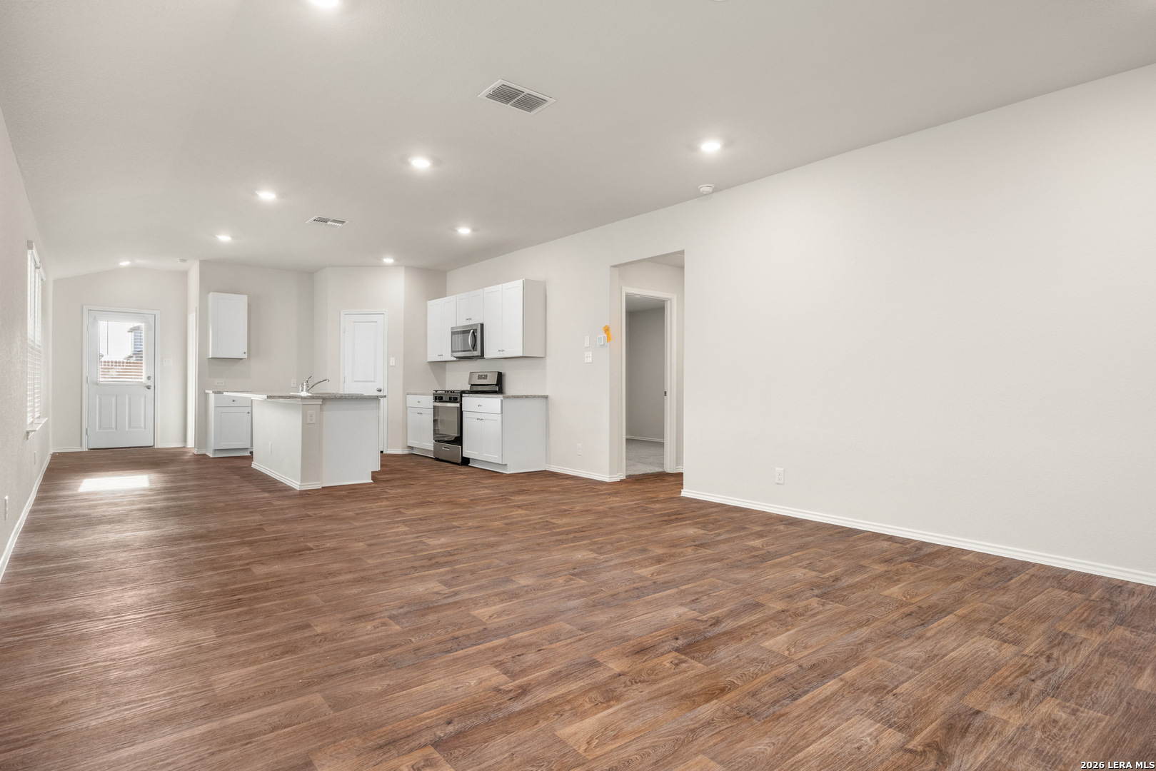 148 CHIPPING ALY, Floresville, TX 78114