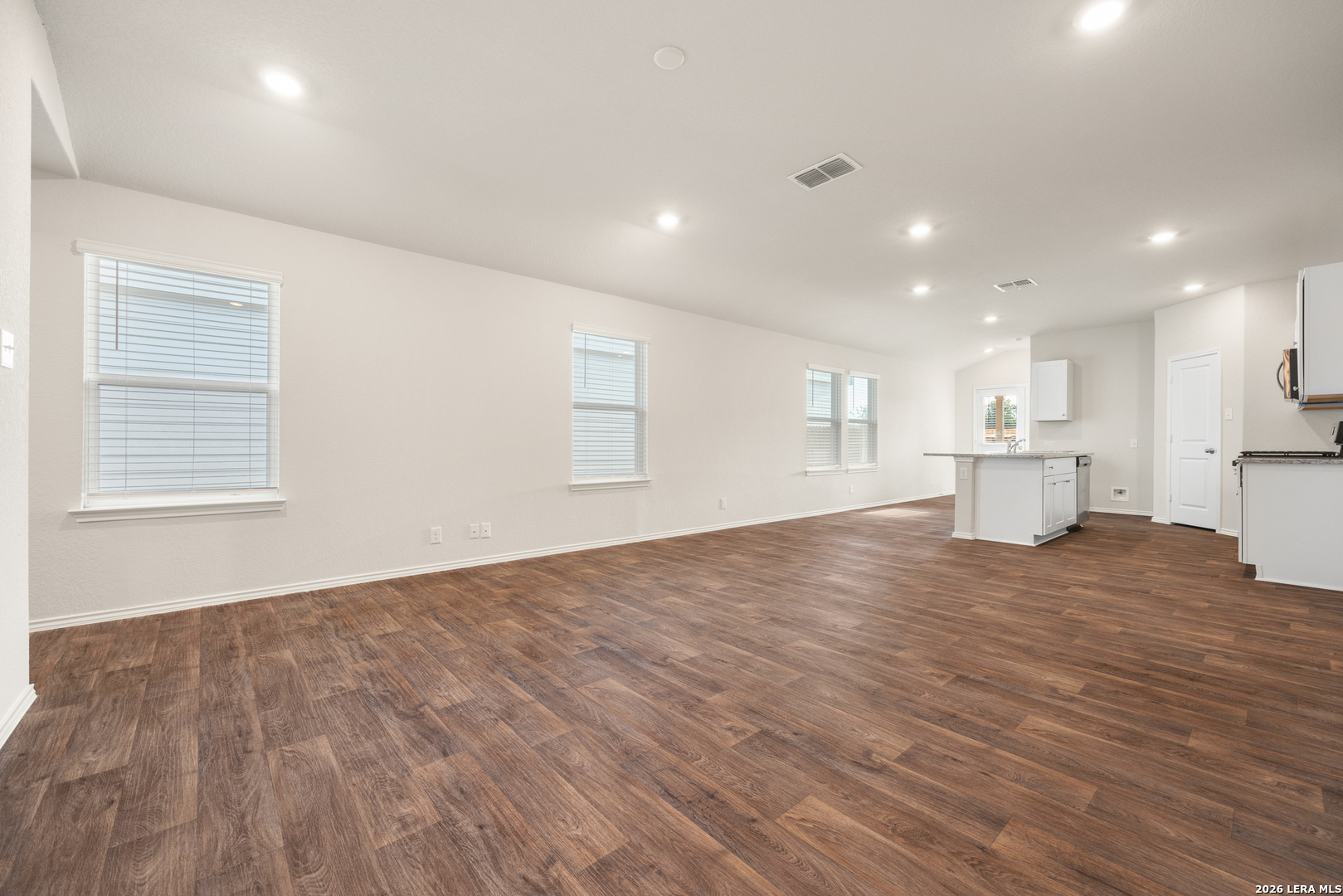 148 CHIPPING ALY, Floresville, TX 78114