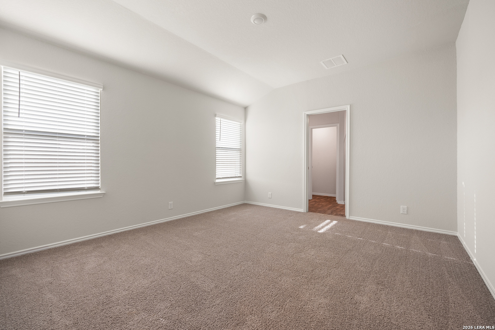 148 CHIPPING ALY, Floresville, TX 78114