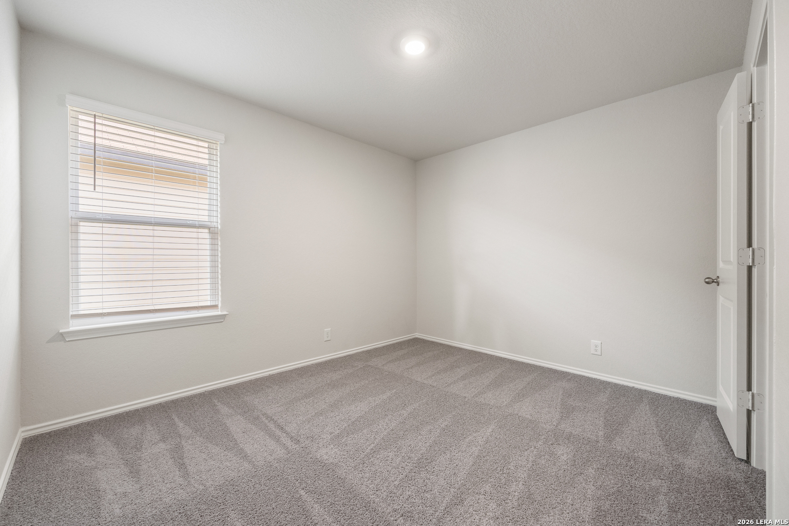 148 CHIPPING ALY, Floresville, TX 78114