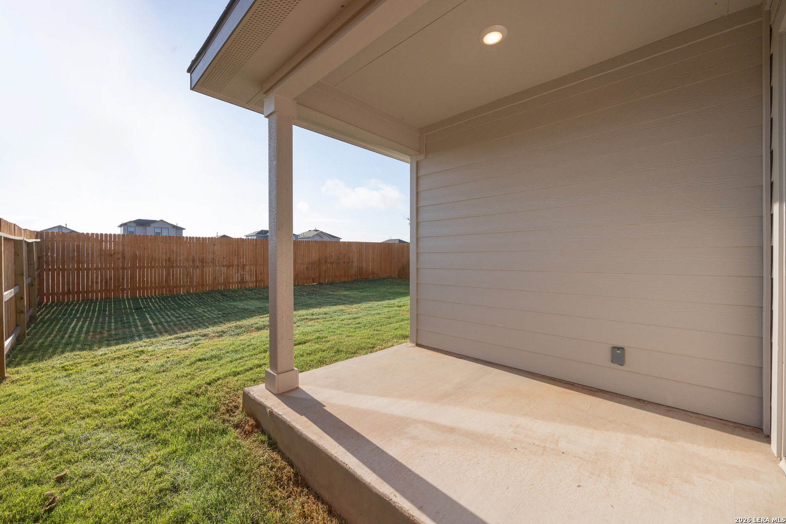 148 CHIPPING ALY, Floresville, TX 78114
