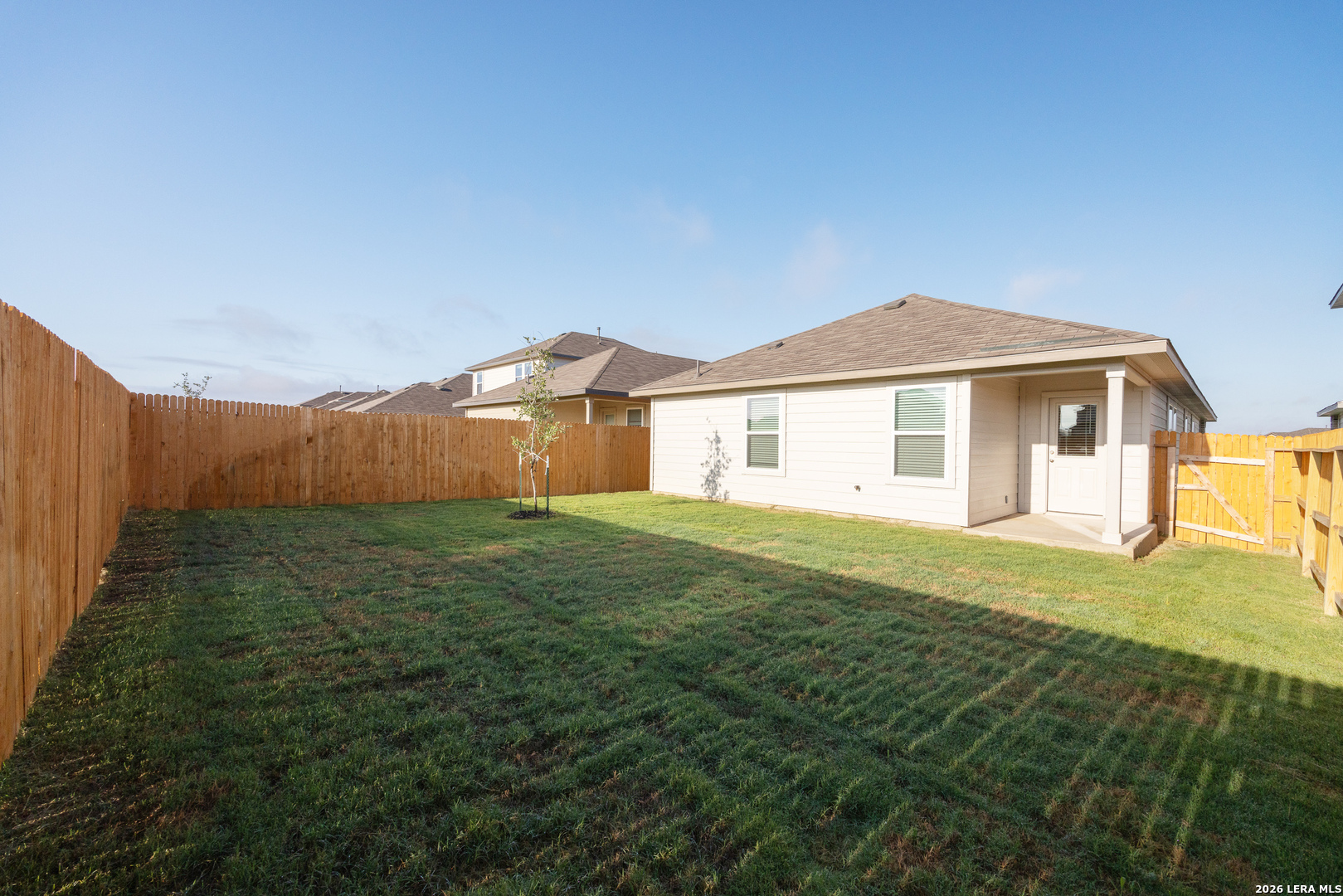 148 CHIPPING ALY, Floresville, TX 78114