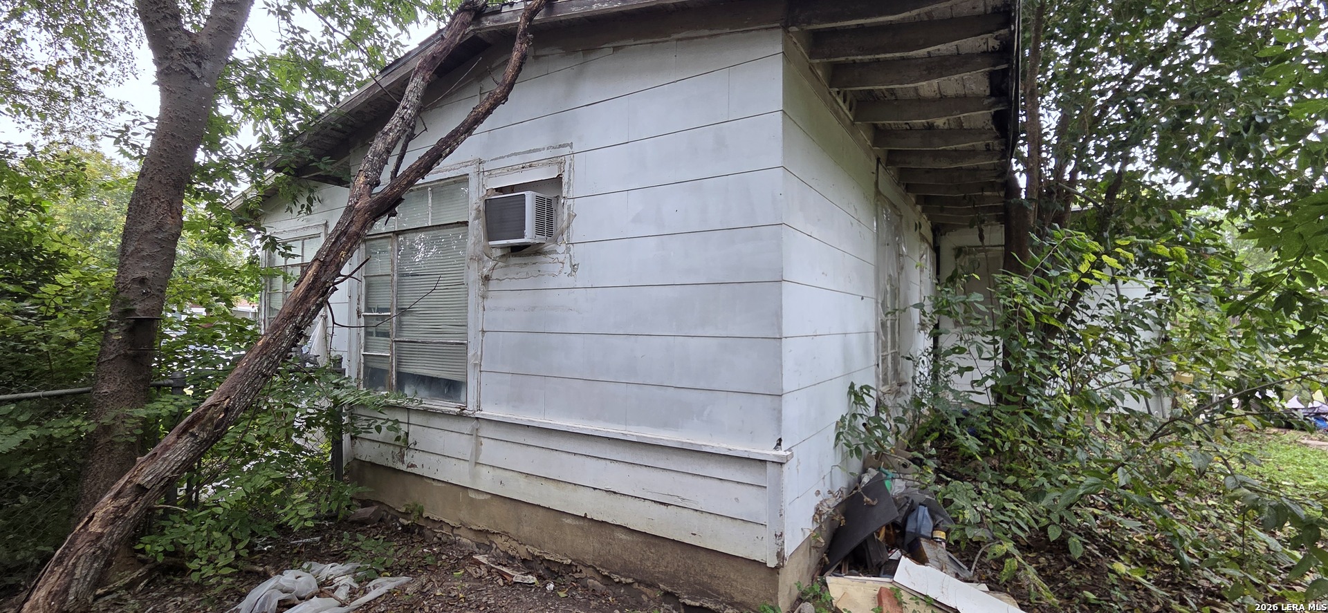 203 SHEILA DR, San Antonio, TX 78209