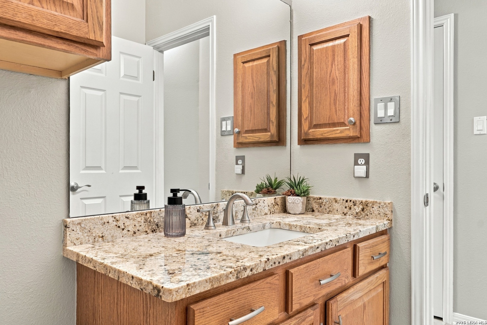 9423 Camino Venado, Helotes, TX 78023