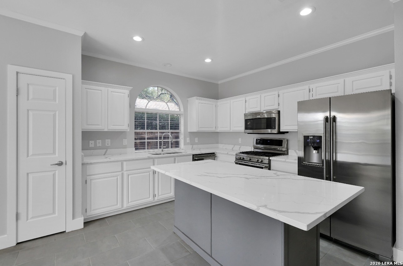 Eat-In Kitchen