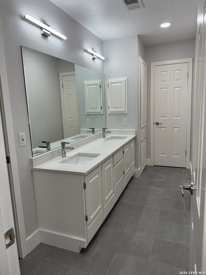 410 Shadowbluff Dr, San Antonio, TX 78216