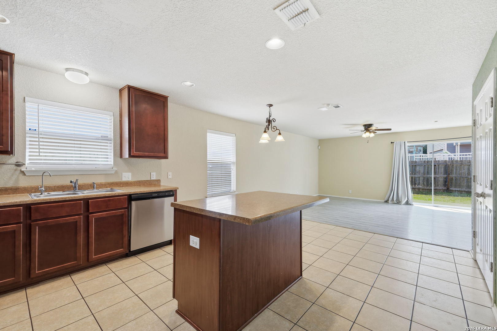 419 Dolly Dr, Converse, TX 78109