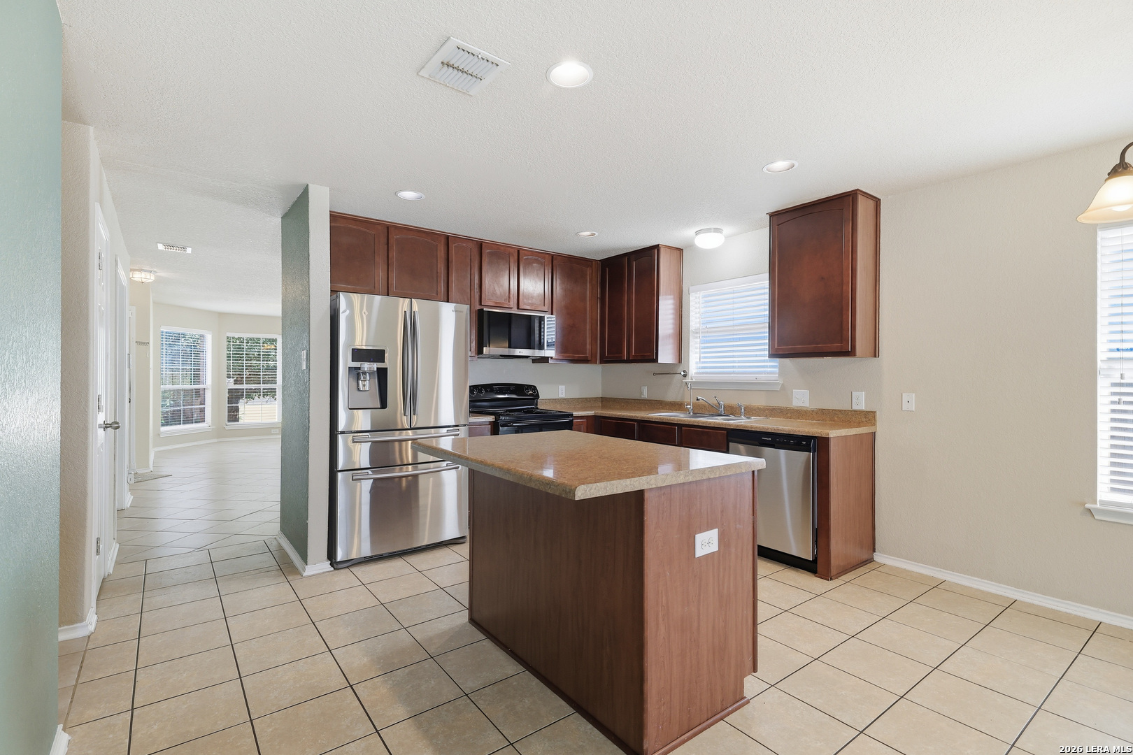 419 Dolly Dr, Converse, TX 78109