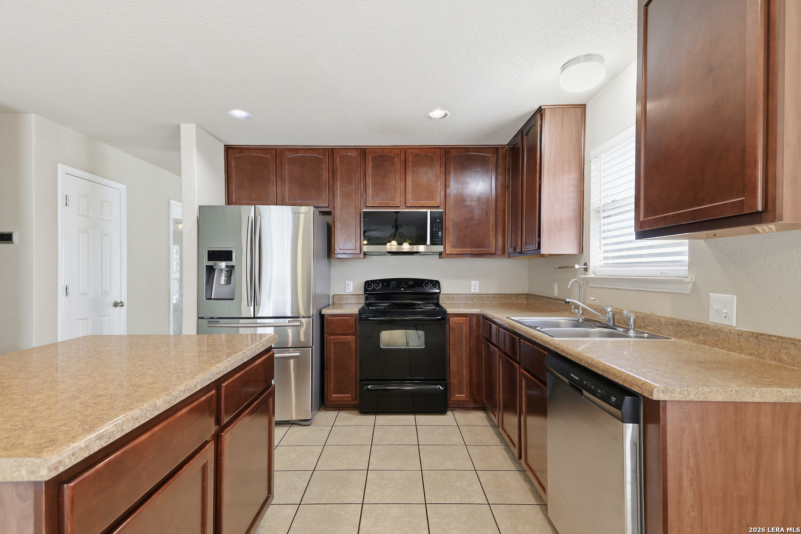 419 Dolly Dr, Converse, TX 78109