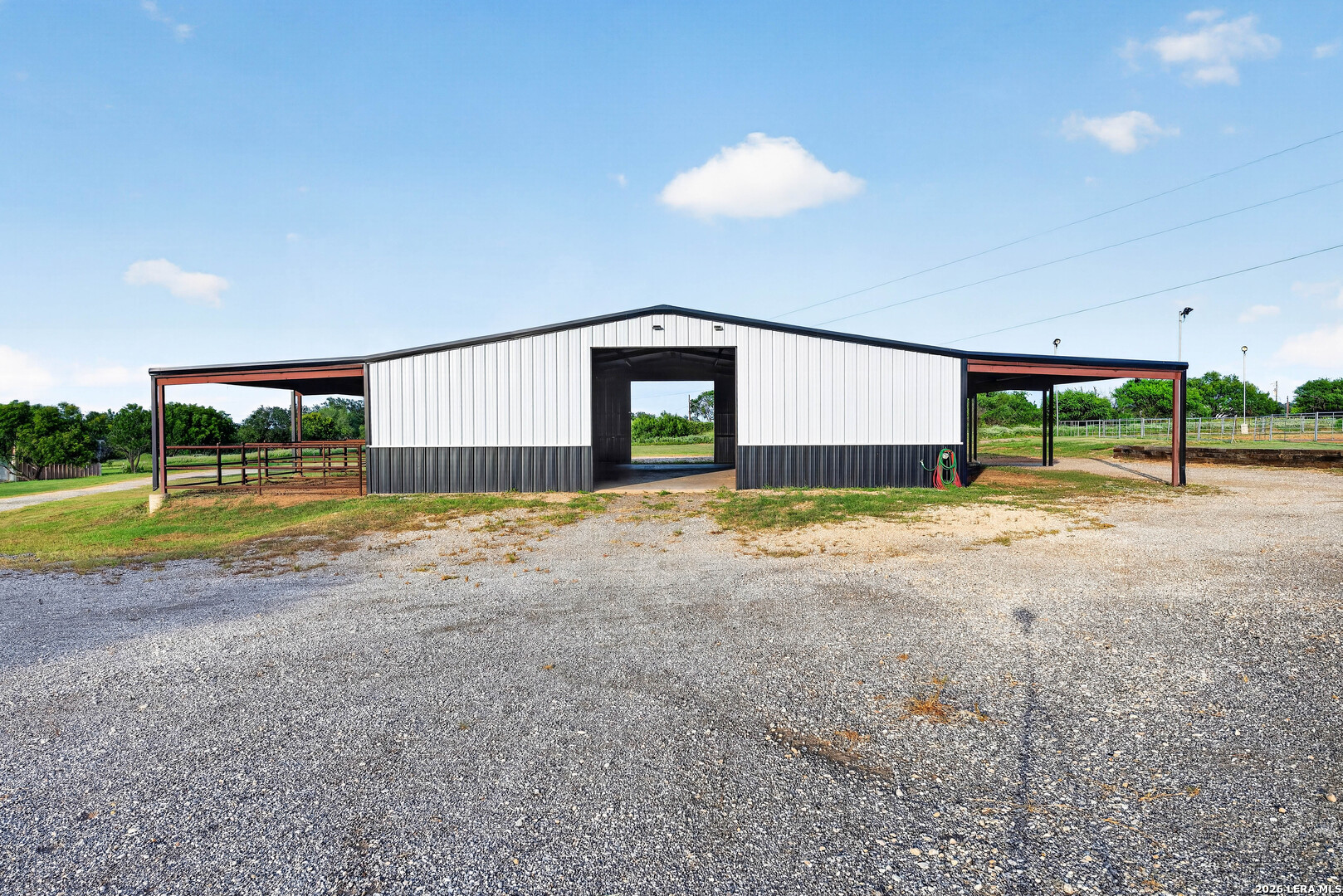 1260 County Road 361, La Vernia, TX 78121