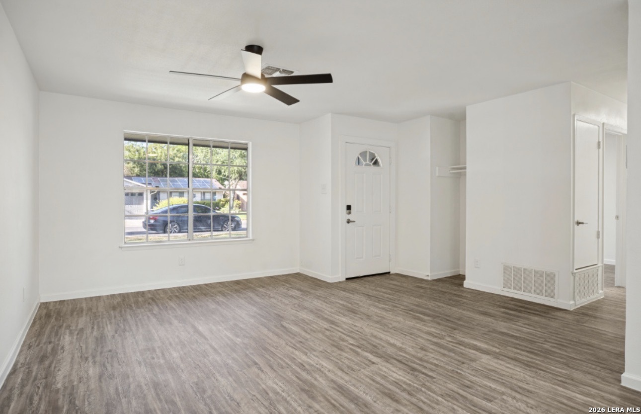 9506 CLIFF WAY ST, San Antonio, TX 78250