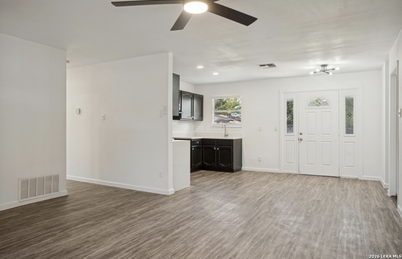 9506 CLIFF WAY ST, San Antonio, TX 78250