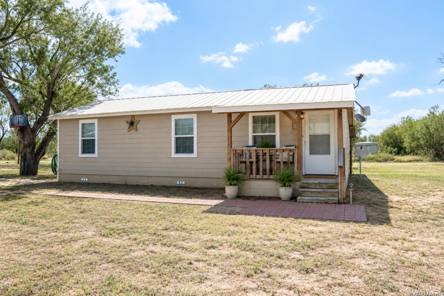 309 E Ave, Christine, TX 78012