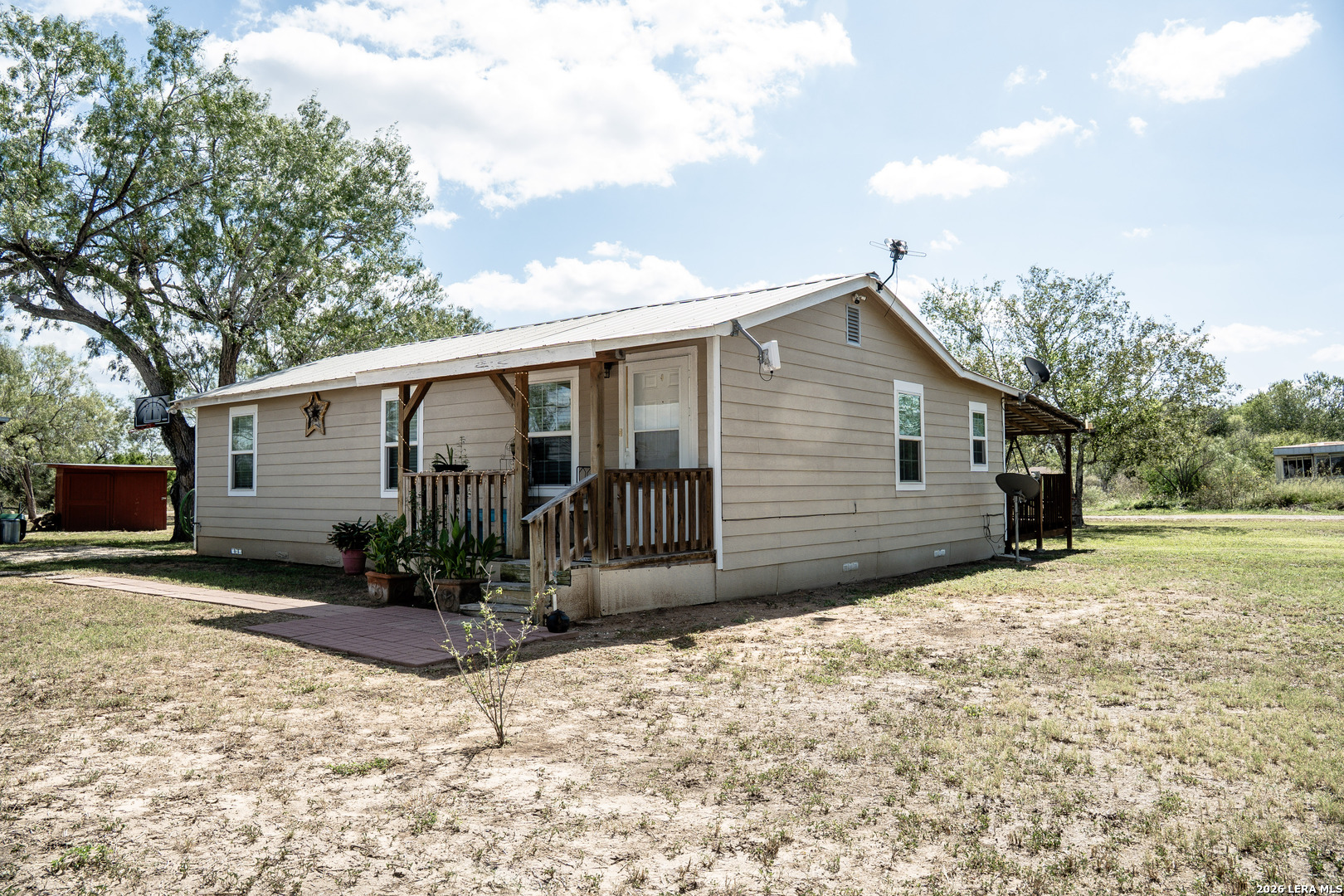 309 E Ave, Christine, TX 78012