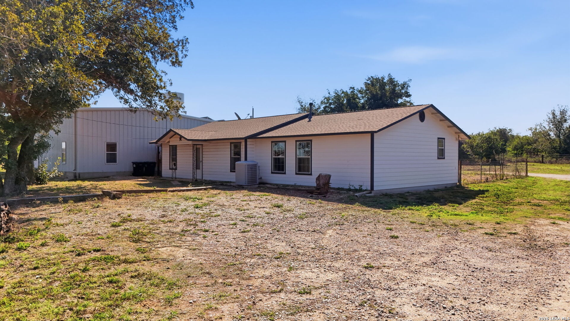 8486 S LOOP 1604 E, Elmendorf, TX 78112