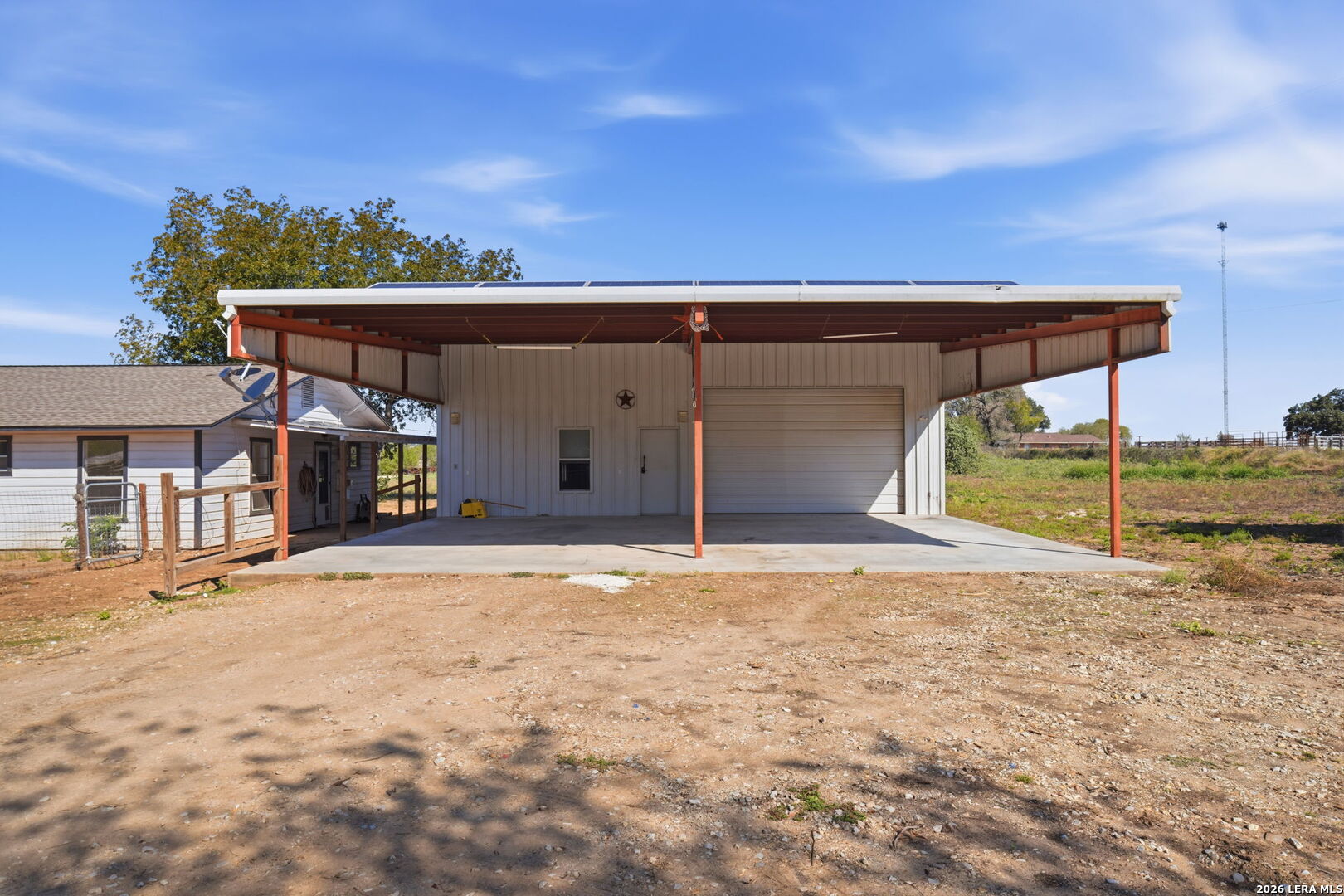 8486 S LOOP 1604 E, Elmendorf, TX 78112