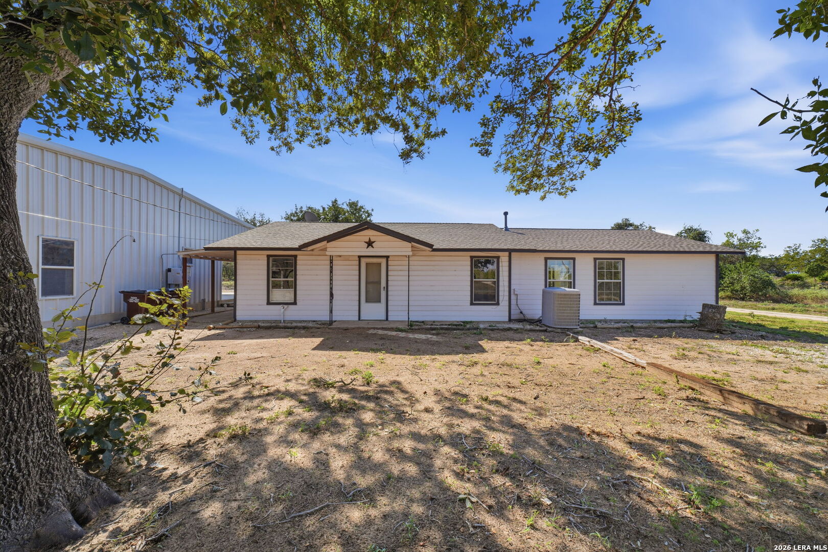 8486 S LOOP 1604 E, Elmendorf, TX 78112
