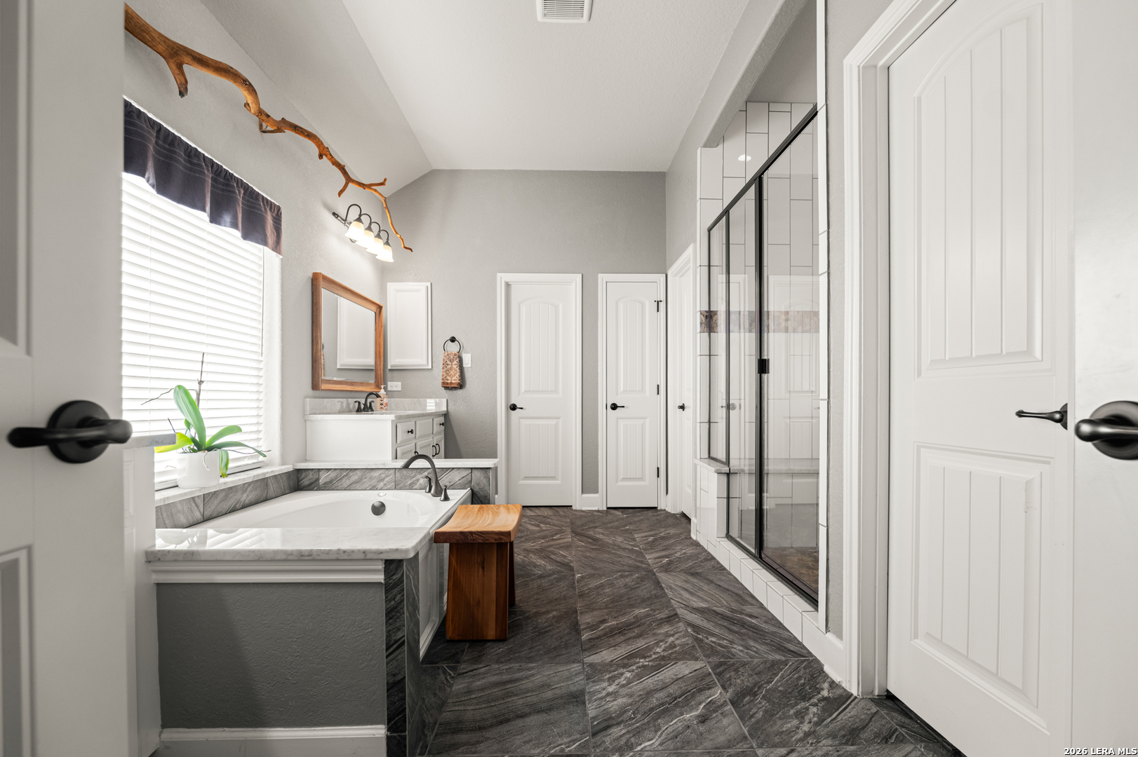 1810 LAWSON RDG, San Antonio, TX 78260