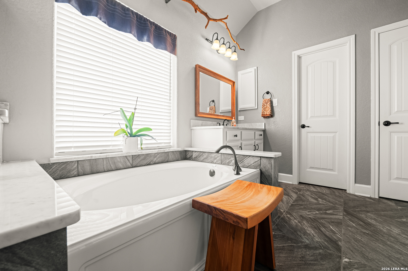 1810 LAWSON RDG, San Antonio, TX 78260