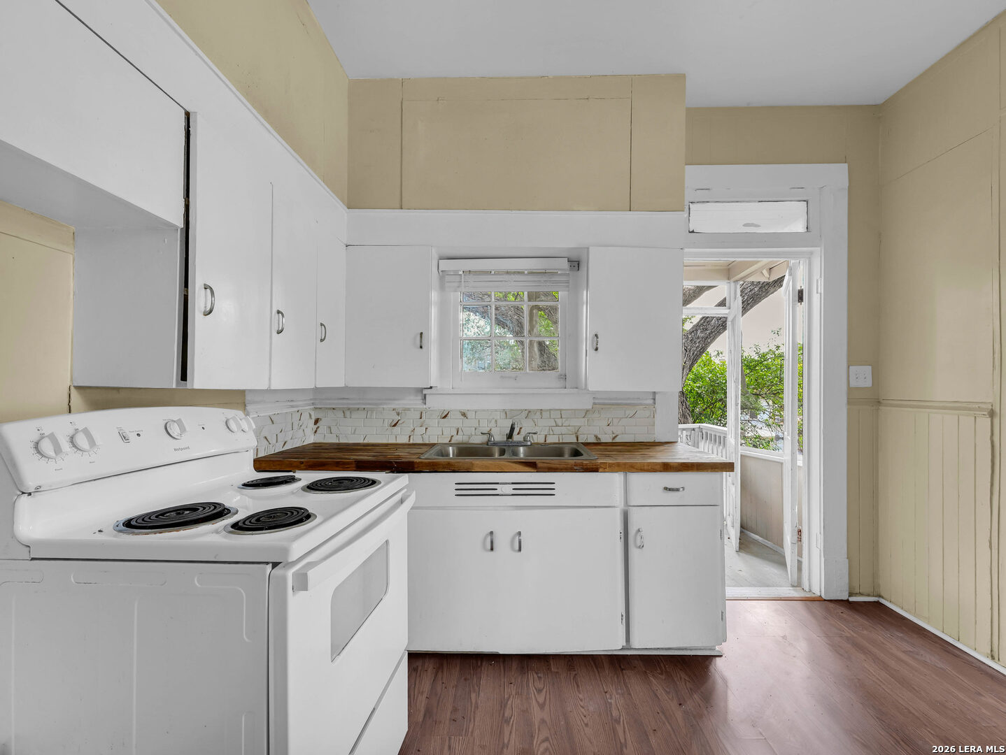 422 W Mistletoe, San Antonio, TX 78212