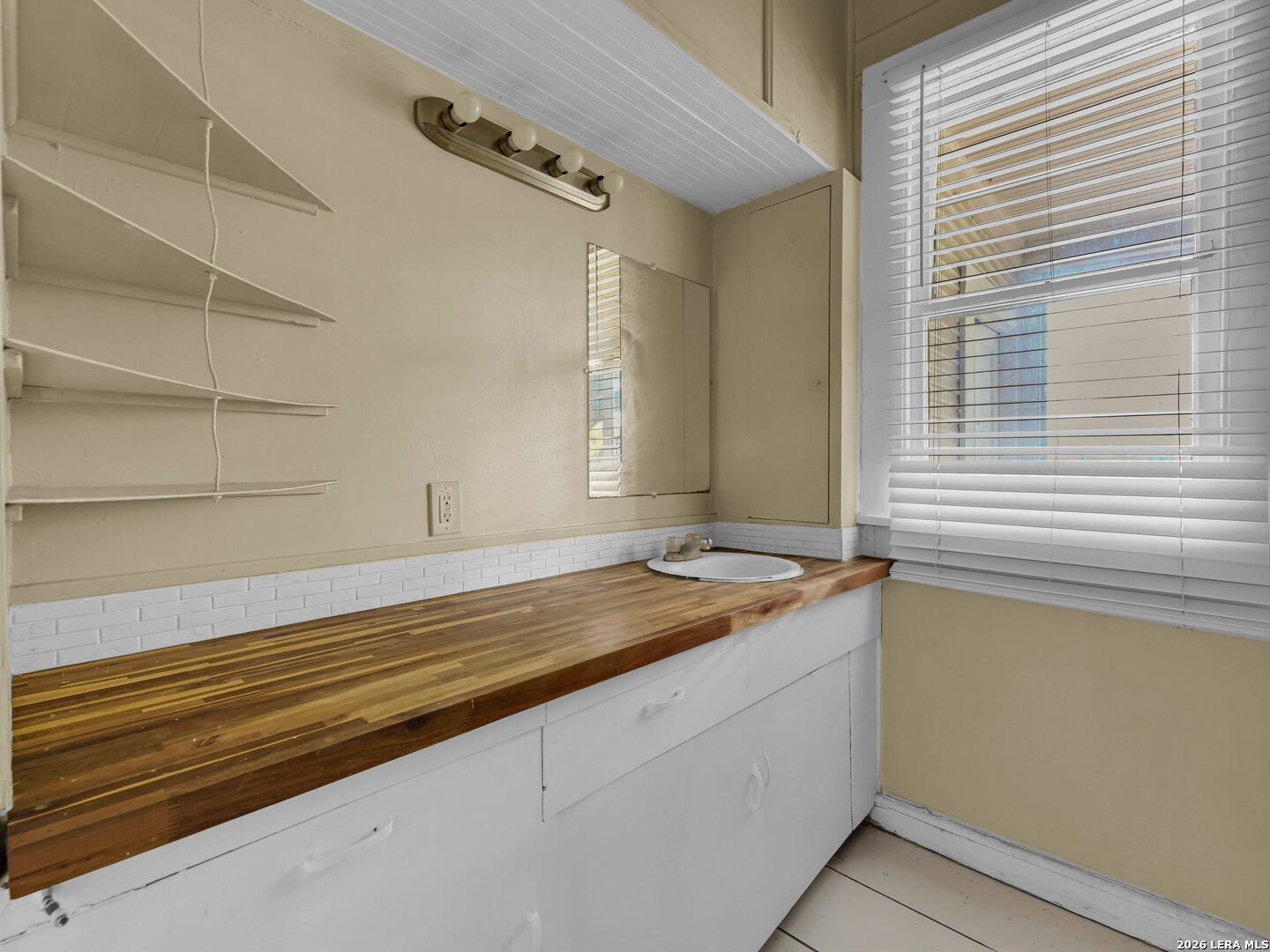 422 W Mistletoe, San Antonio, TX 78212