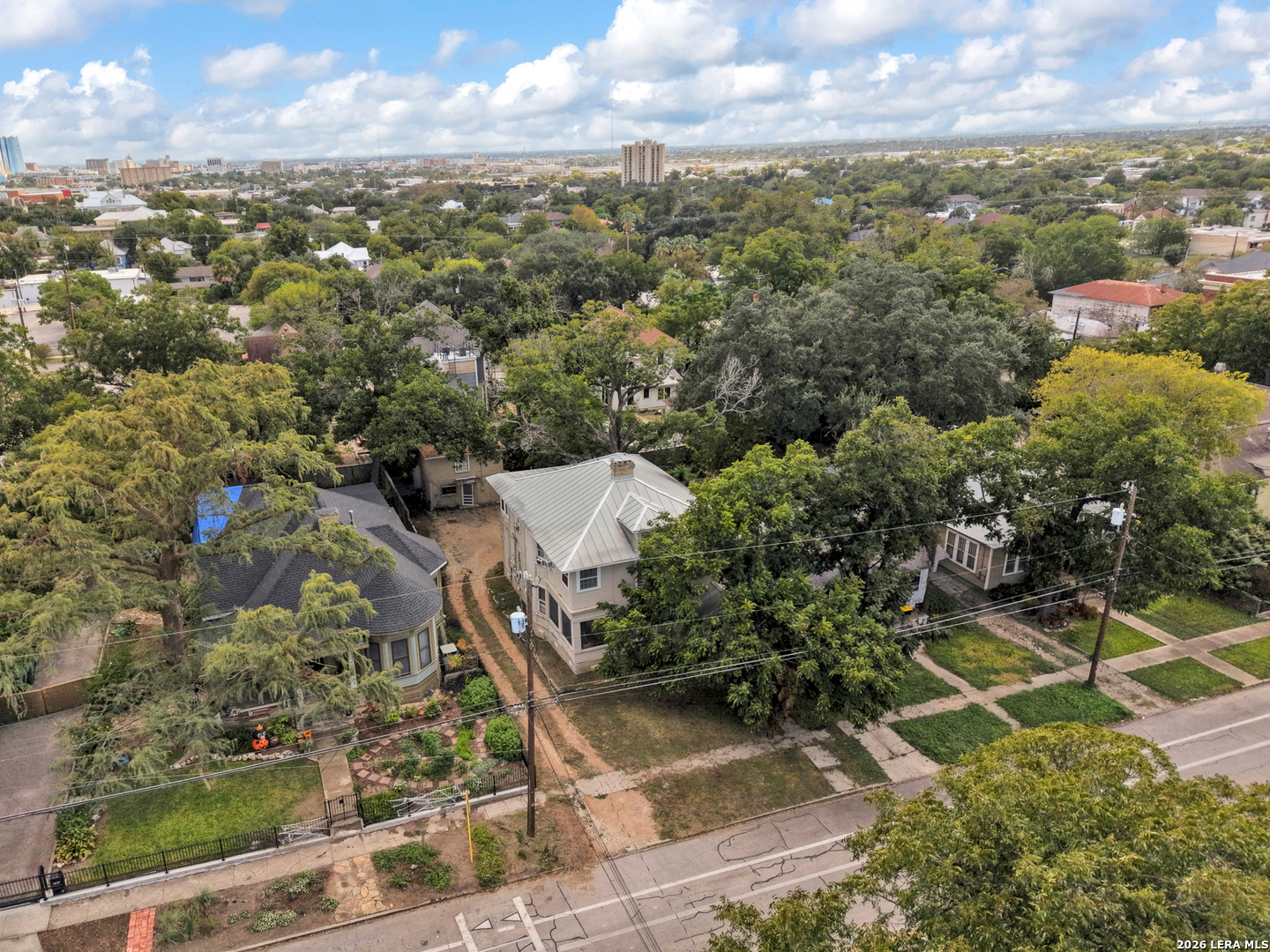 Property photo for 422 W Mistletoe, San Antonio, TX