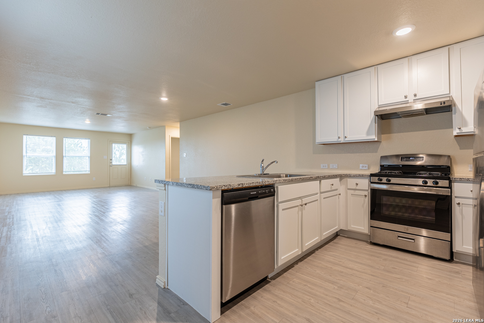 2907 CHARPAK DR, Converse, TX 78109
